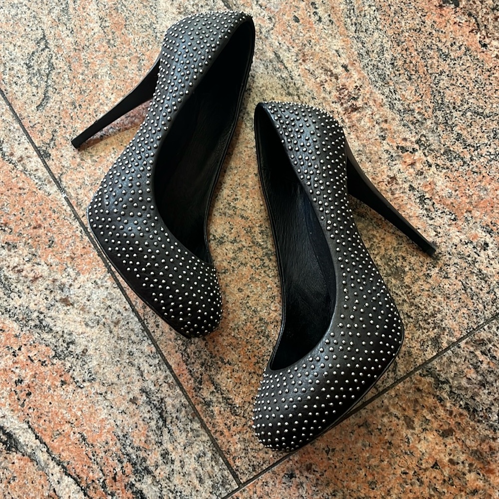 Dolce Vita Shoes Womens Size 8.5 Black Leather Studded Heels